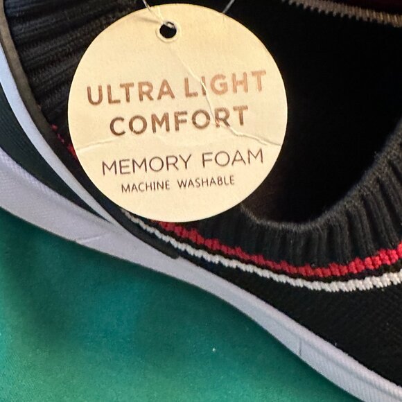 Womens NWT Danskin Charming Sz 8 slip on Shoes sneakers black red white stretch - Picture 8 of 9